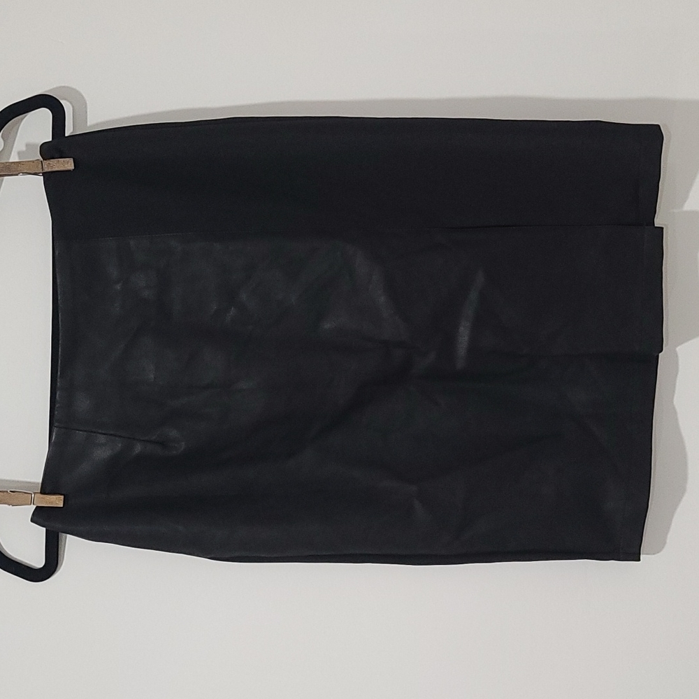 Faux leather and polyester pencil skirt